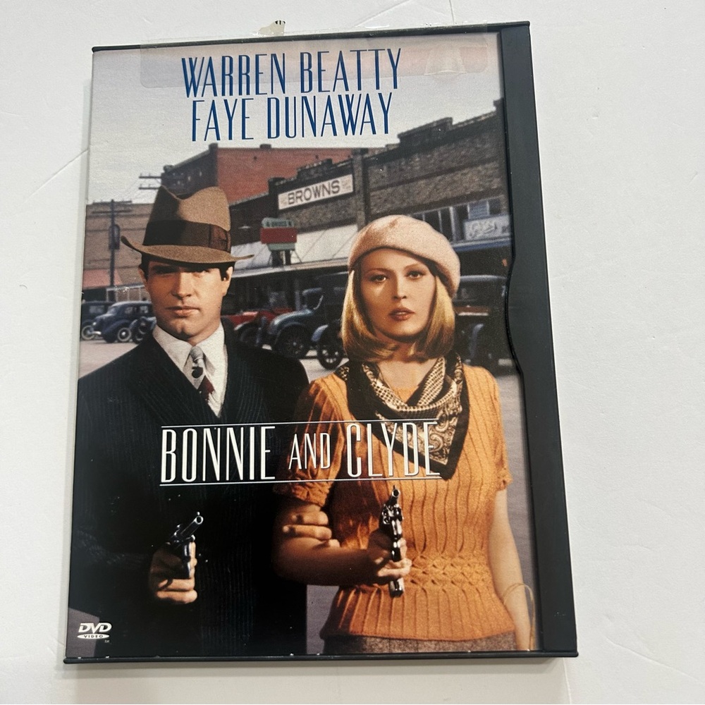 Bonnie and Clyde Movie: DVD Classic starring Warren Beatty and Faye Dunaway